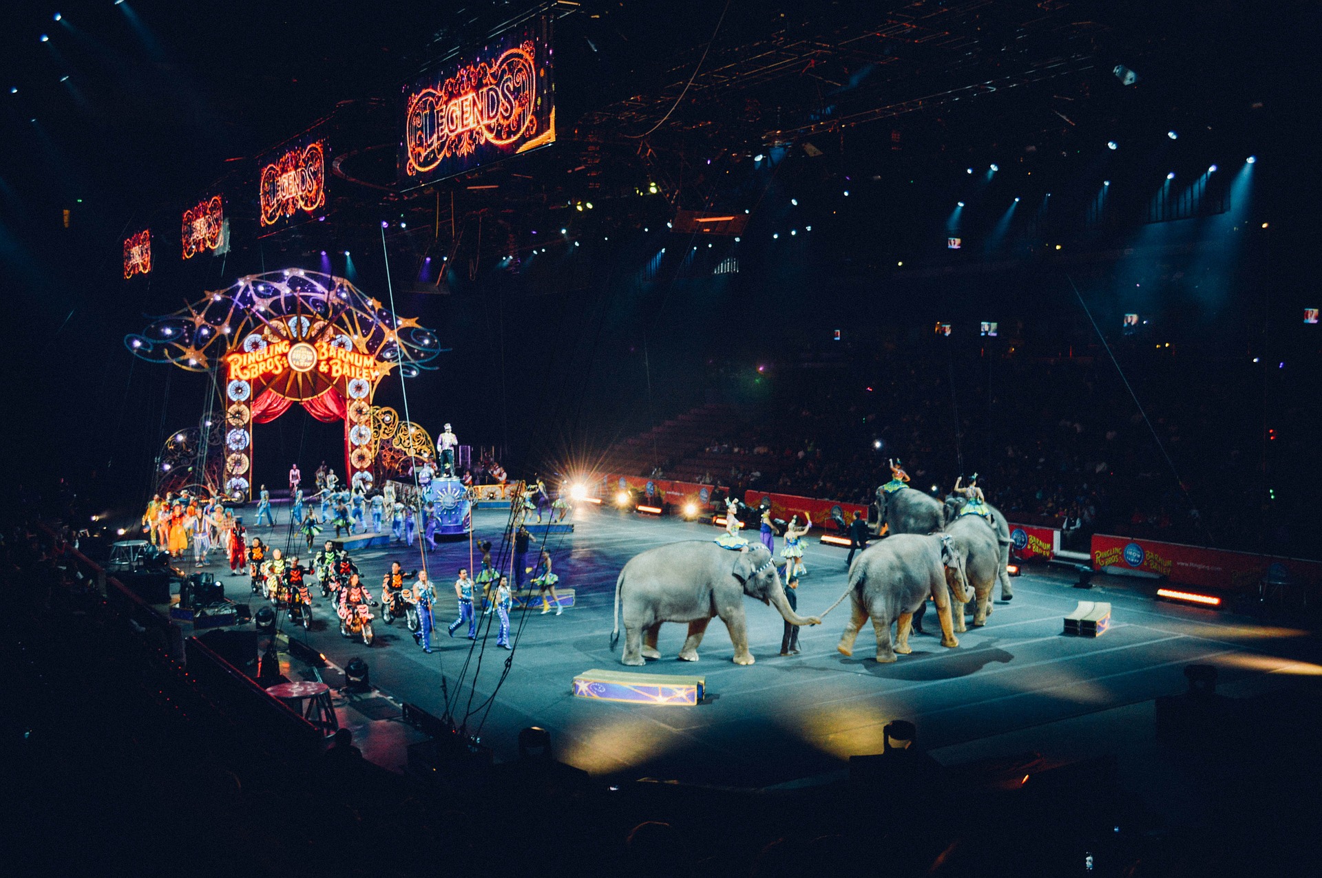 circus-828680_1920